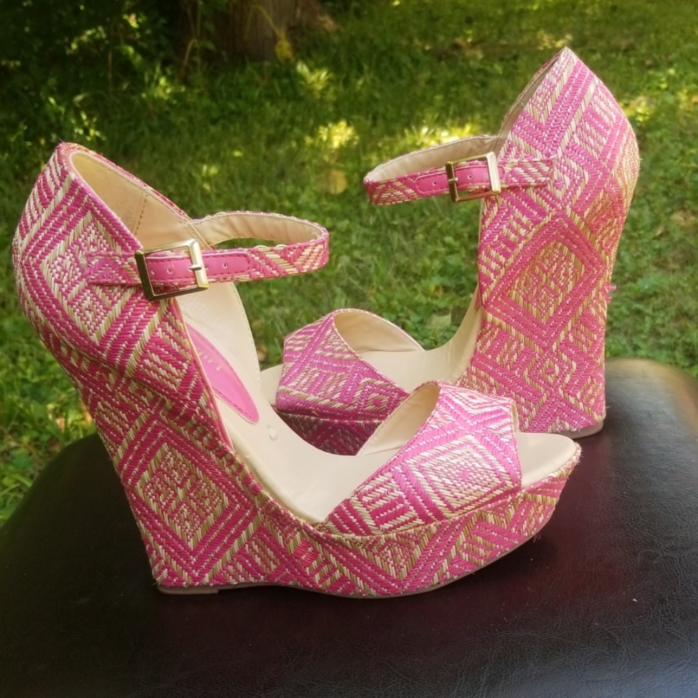 Steve Madden Attitude wedges